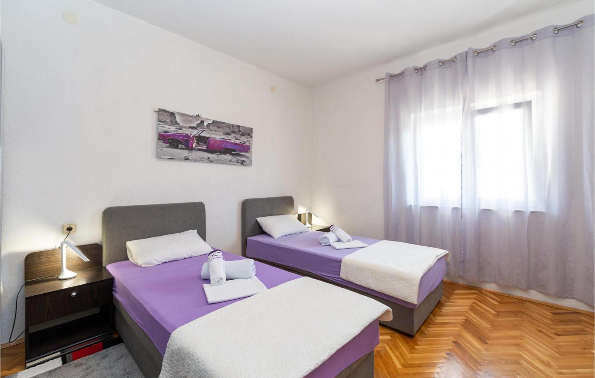 Lovely Apartment In Rovanjska With House Sea View Екстериор снимка