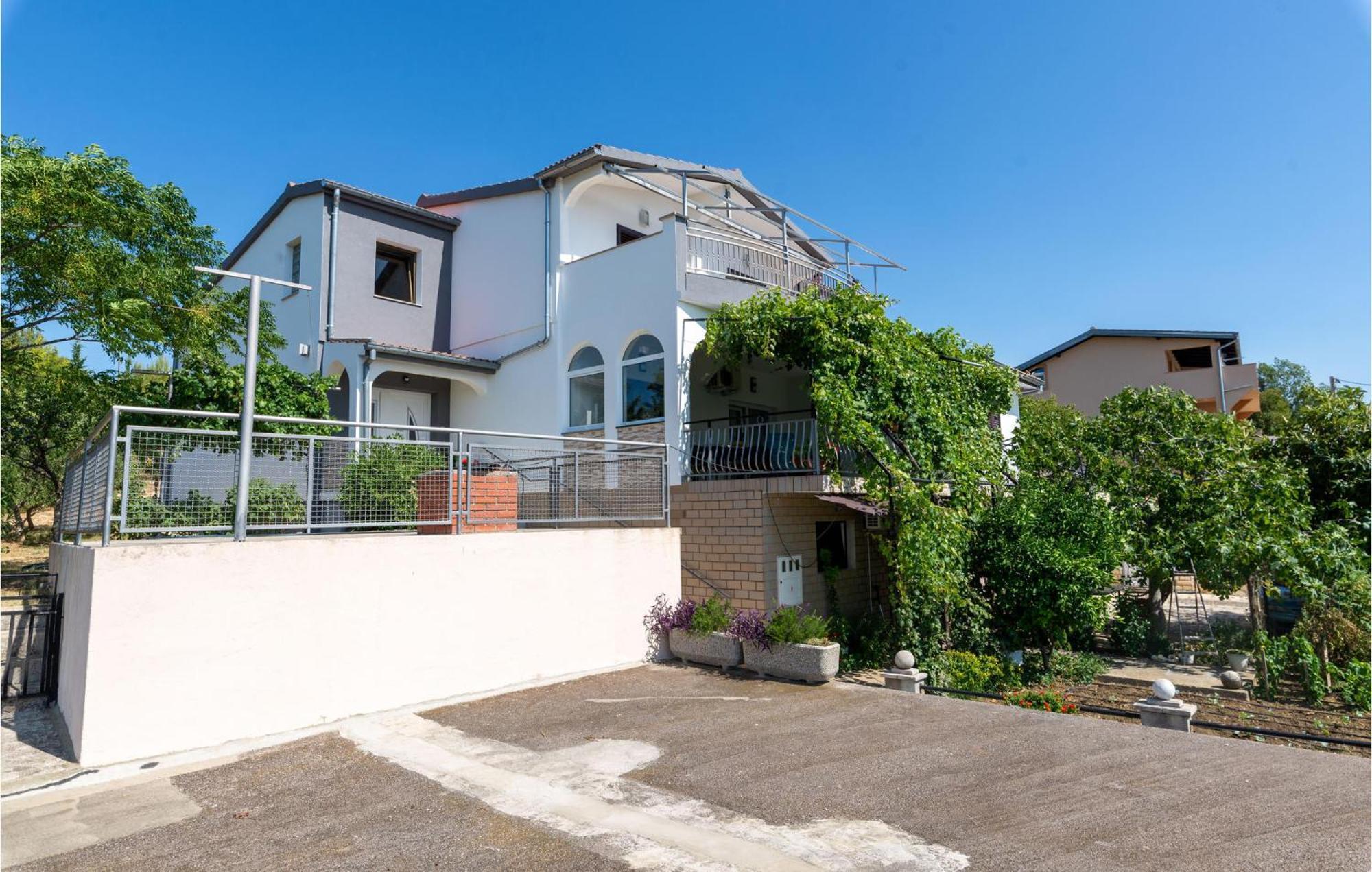 Lovely Apartment In Rovanjska With House Sea View Екстериор снимка