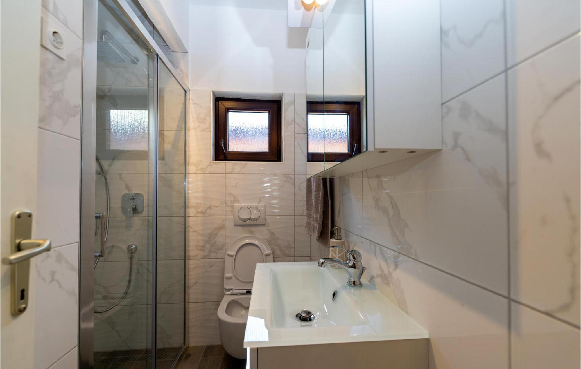 Lovely Apartment In Rovanjska With House Sea View Екстериор снимка
