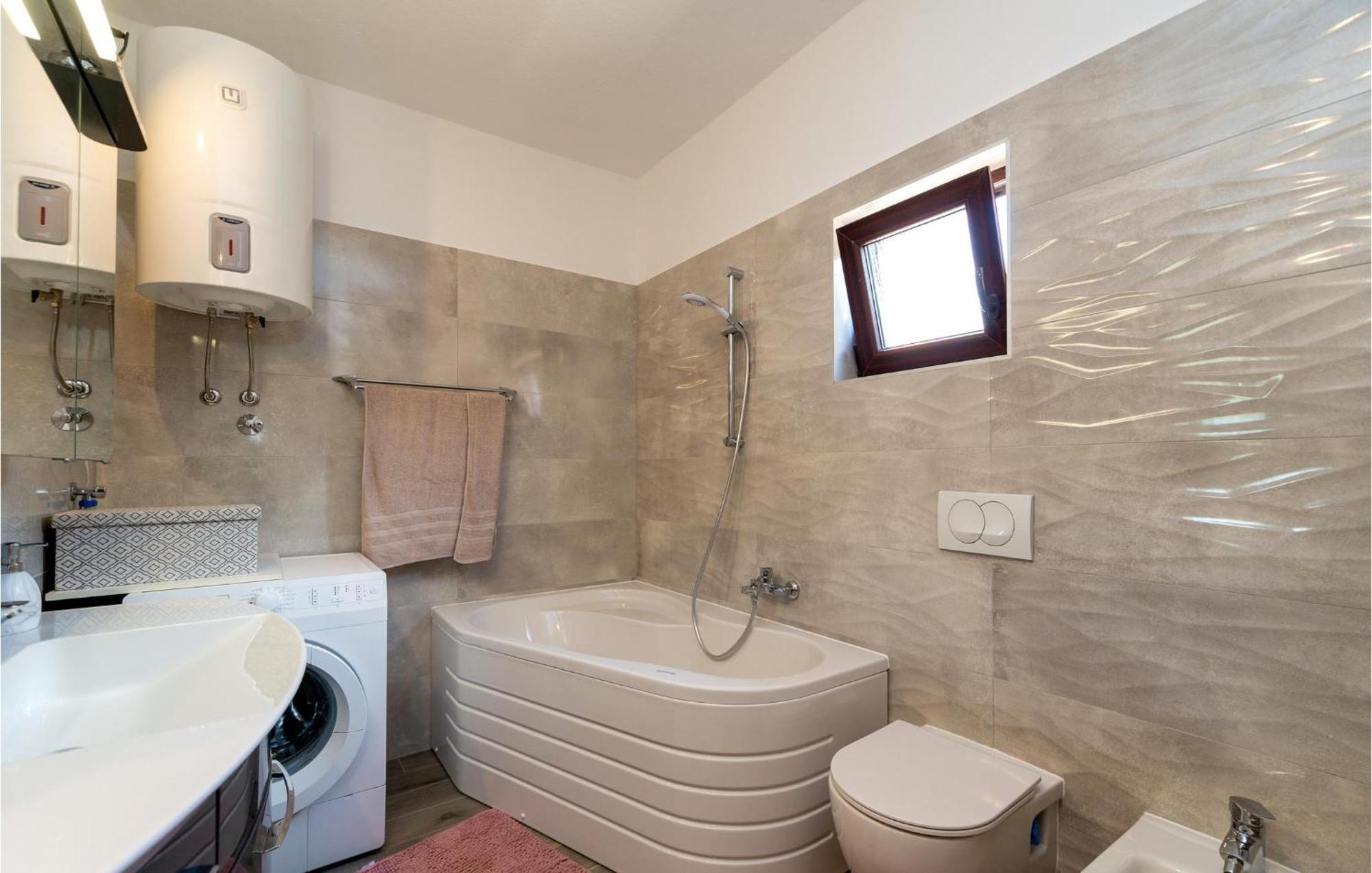Lovely Apartment In Rovanjska With House Sea View Екстериор снимка