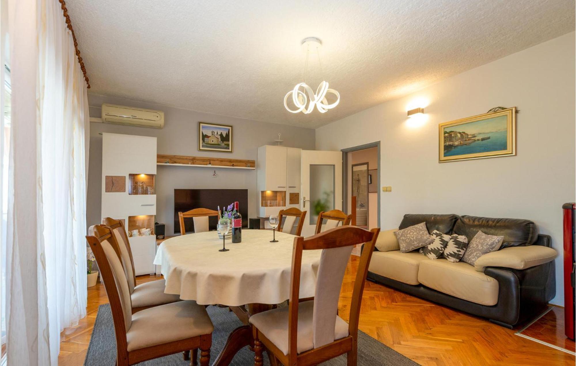 Lovely Apartment In Rovanjska With House Sea View Екстериор снимка