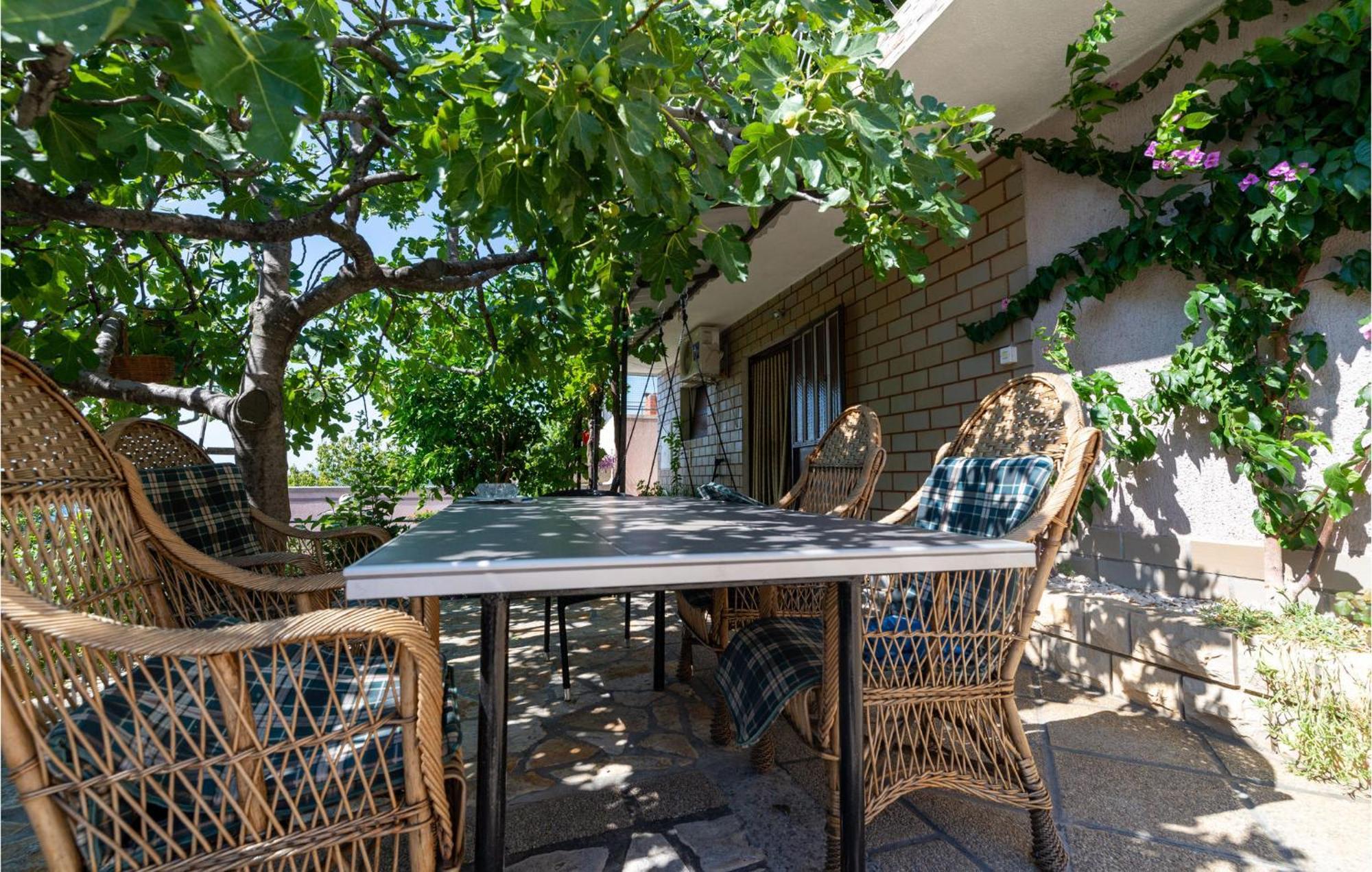 Lovely Apartment In Rovanjska With House Sea View Екстериор снимка