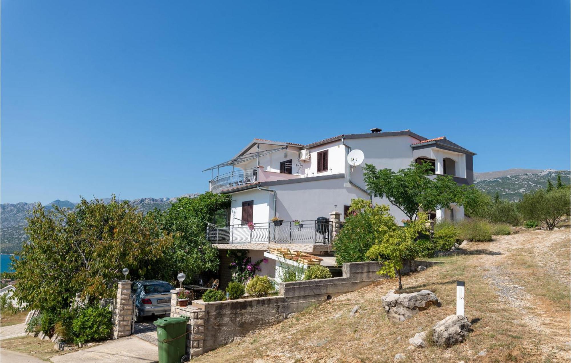 Lovely Apartment In Rovanjska With House Sea View Екстериор снимка